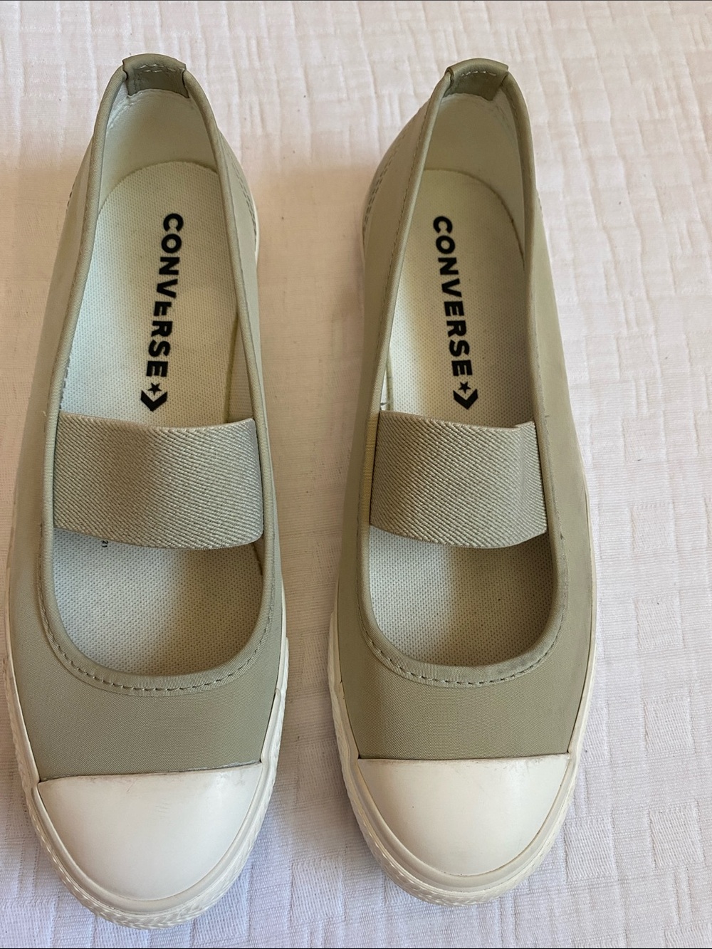 CONVERSE  Women’s Slip-On Mary Jane Flats in Olive Green and White